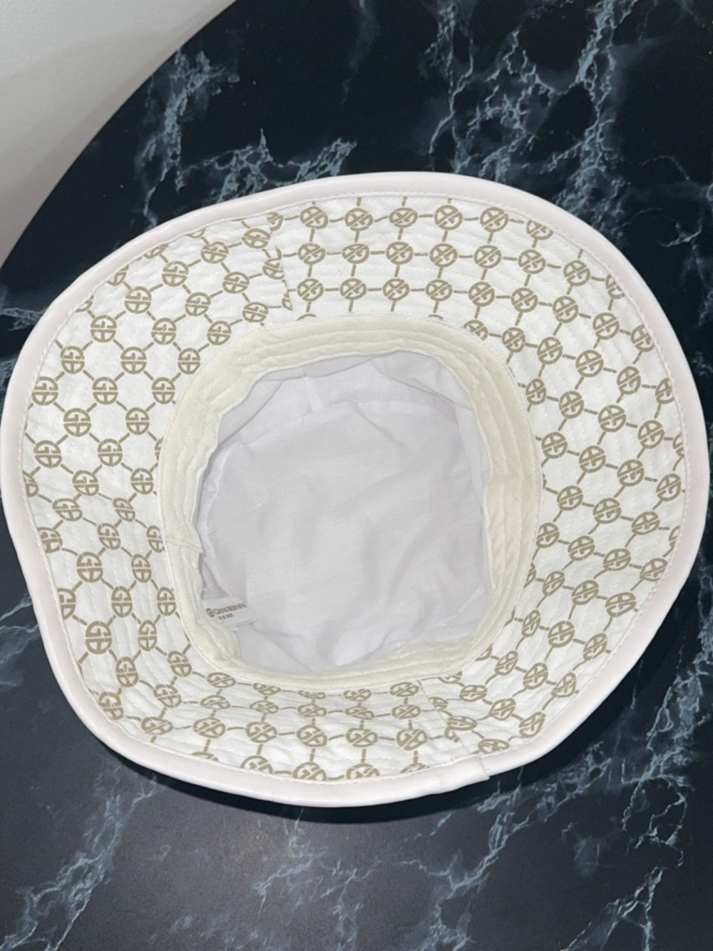 Giani Bernini White Monogram Summer Bucket Hat AUTHENTIC ONE SIZE - Picture 4 of 4